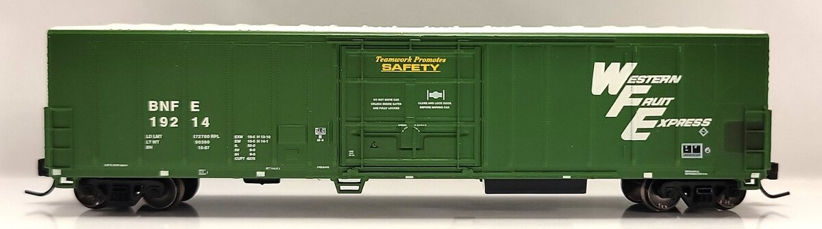 Athearn 17466 N Scale Burlington Northern 57' Reefer Car #19214 LN/Box