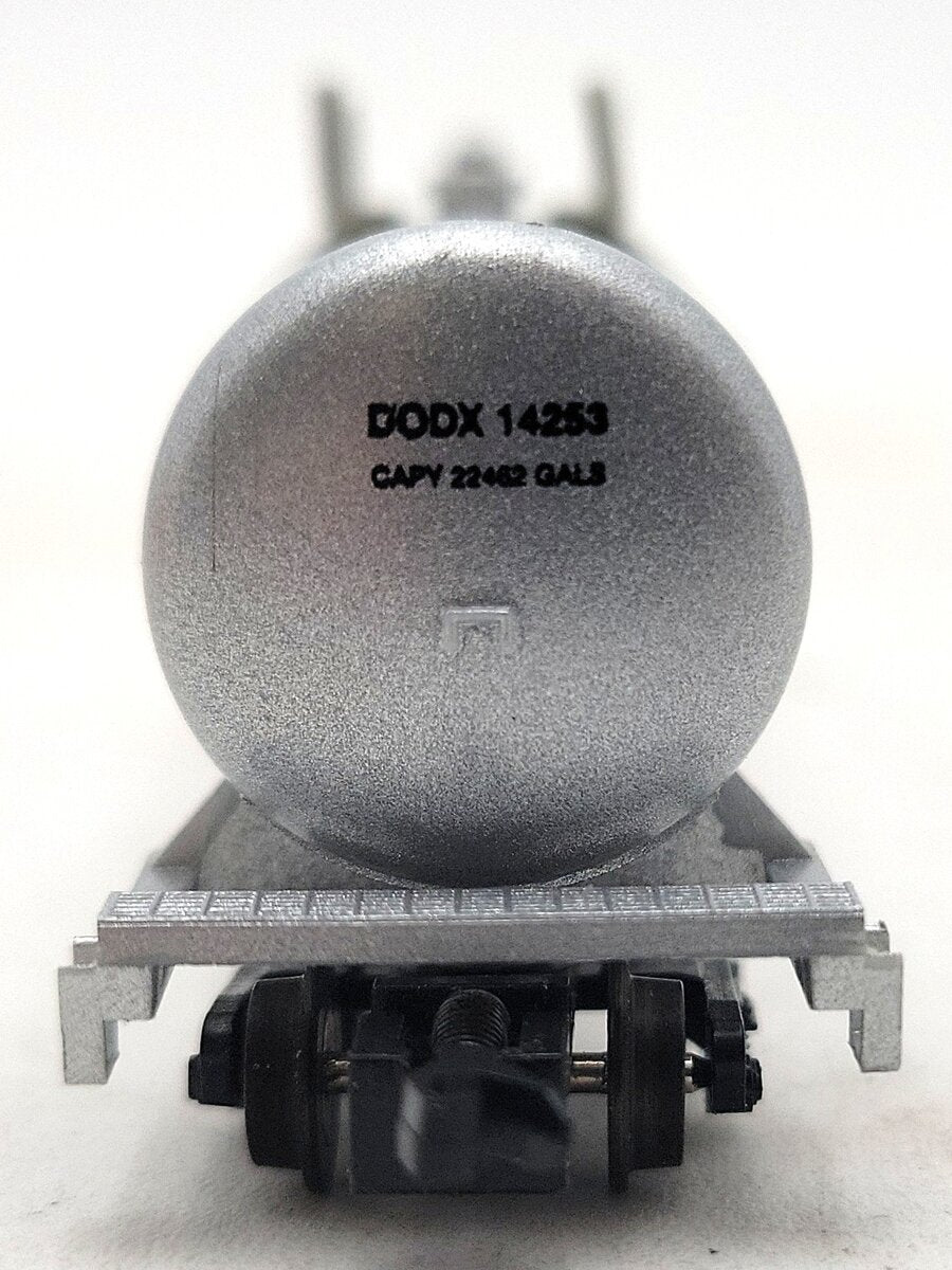 Roundhouse 8896 N Scale U.S. Department of Defense 50' Modern Tank Car #14253 EX/Box