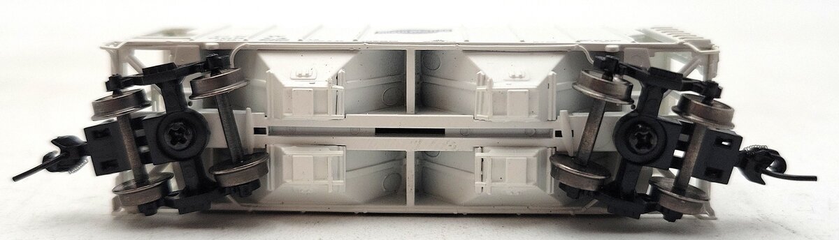 Athearn 12046 N Chicago and North Western PS-2 2600 Covered Hopper Gray #96574 LN/Box