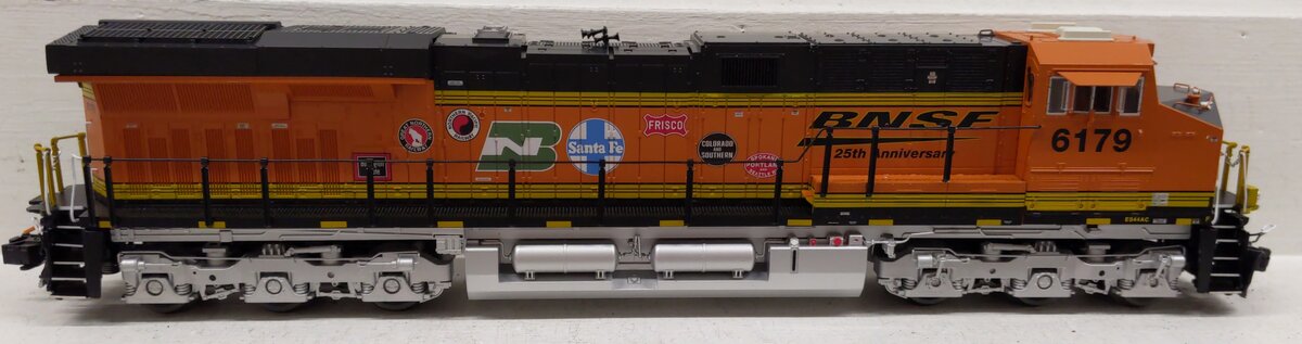 Lionel 2233449 BTO BNSF 25th Anniversary Non-PWD ES44AC Diesel Locomotive #6179 LN/Box