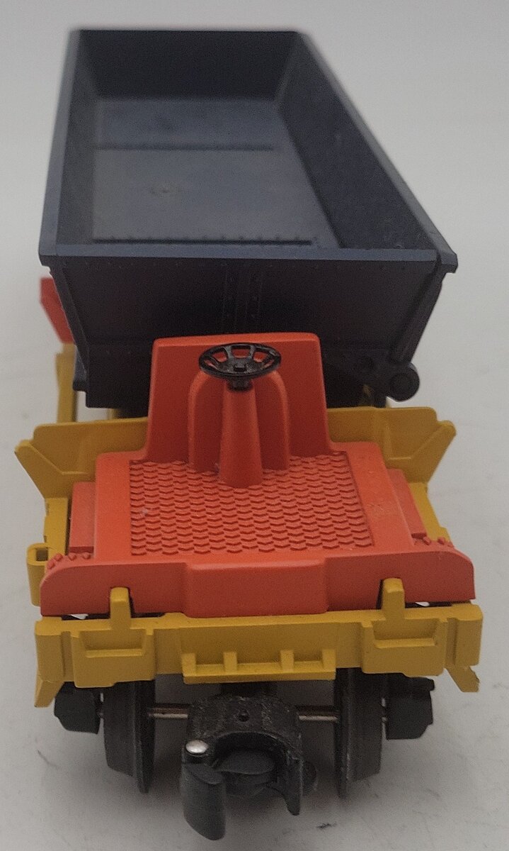 Lionel 6-26751 O Gauge Chessie System Operating Coal Dump Car EX/Box