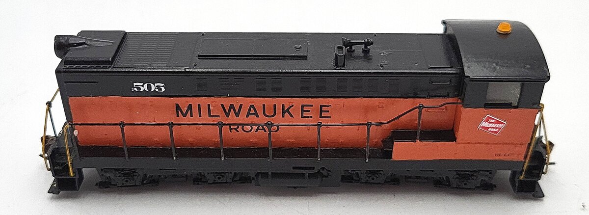 Athearn 3705 HO Milwaukee Road S-12 Powered Diesel Switcher #505 Custom EX