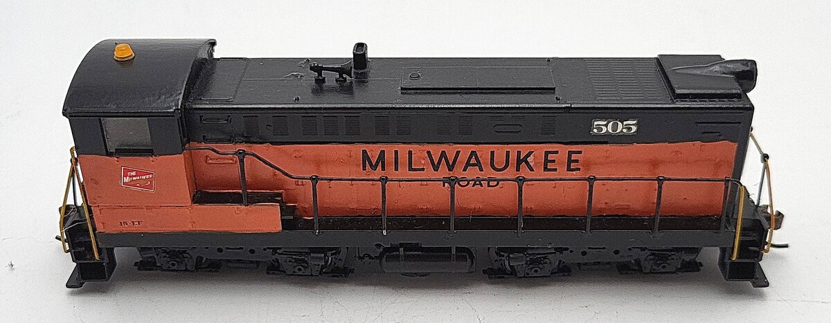 Athearn 3705 HO Milwaukee Road S-12 Powered Diesel Switcher #505 Custom EX