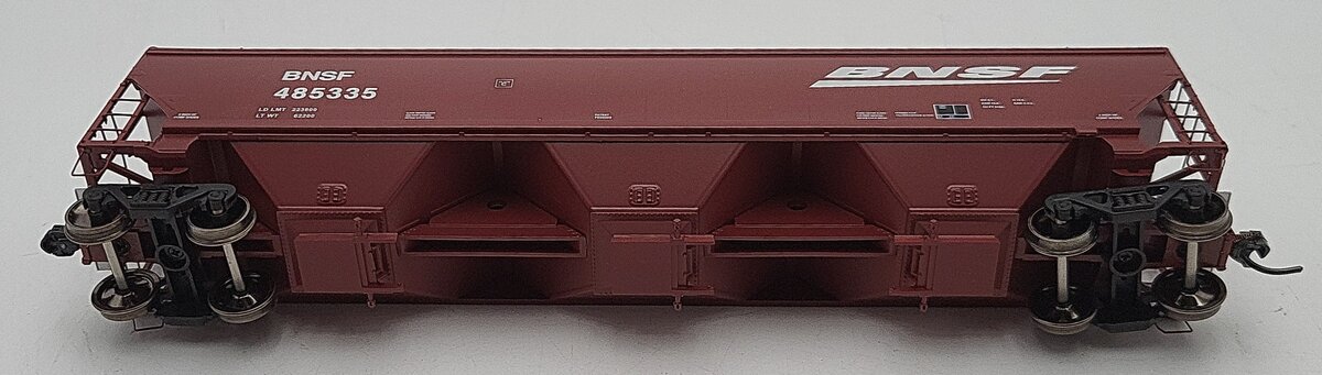 Scale Trains HO Scale Burlington Northern Covered Hopper Car #485335 LN/Box