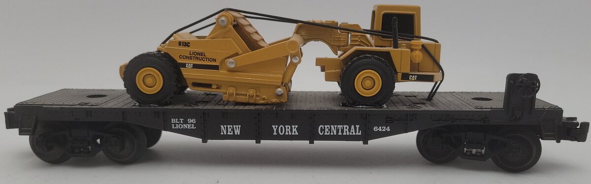 Lionel 6-16954 O Gauge New York Central Flatcar with ERTL Scraper #6424 EX/Box