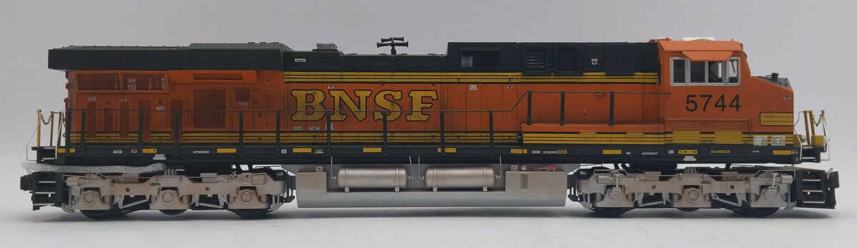 MTH 20-20090-3 BNSF Heritage ES44AC Non-Powered Diesel Engine #5744 LN/Box