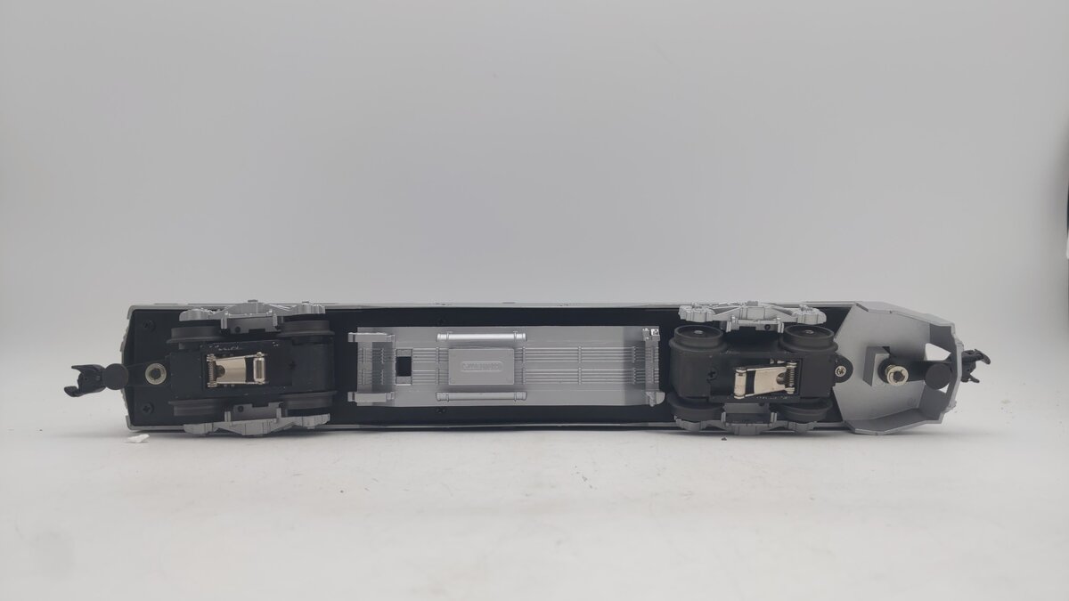 Williams GEN810 O Gauge Amtrak Genesis Non-Powered Diesel Locomotive #810/Box