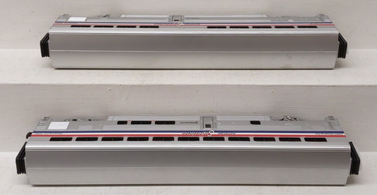 MTH 20-66232 O Amtrak Wide Strip SuperLiner Coach Cars (Set of 2) EX/Box