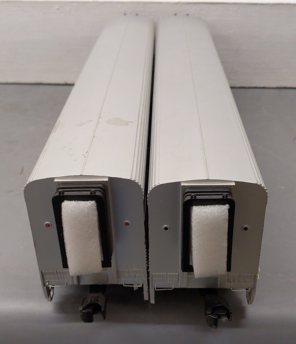 MTH 20-66232 O Amtrak Wide Strip SuperLiner Coach Cars (Set of 2) EX/Box