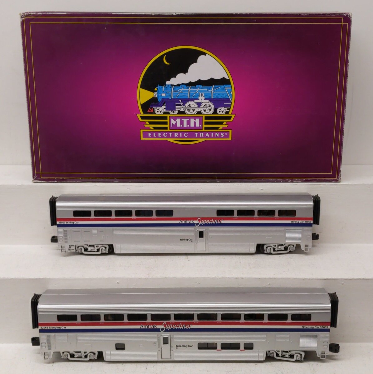 MTH 20-66232 O Amtrak Wide Strip SuperLiner Coach Cars (Set of 2) EX/Box