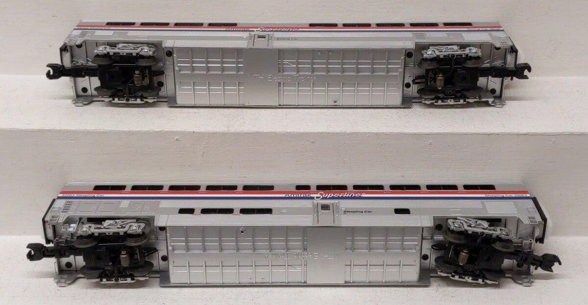 MTH 20-66232 O Amtrak Wide Strip SuperLiner Coach Cars (Set of 2) EX/Box