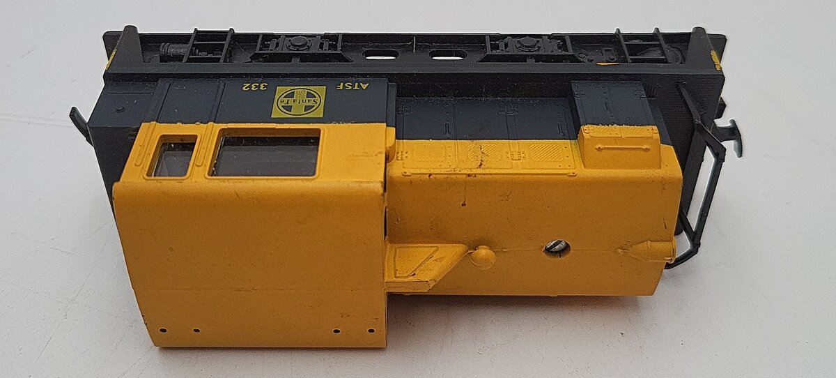 AHM 5002 HO Santa Fe Plymouth MDT Diesel Switcher #332 EX/Box