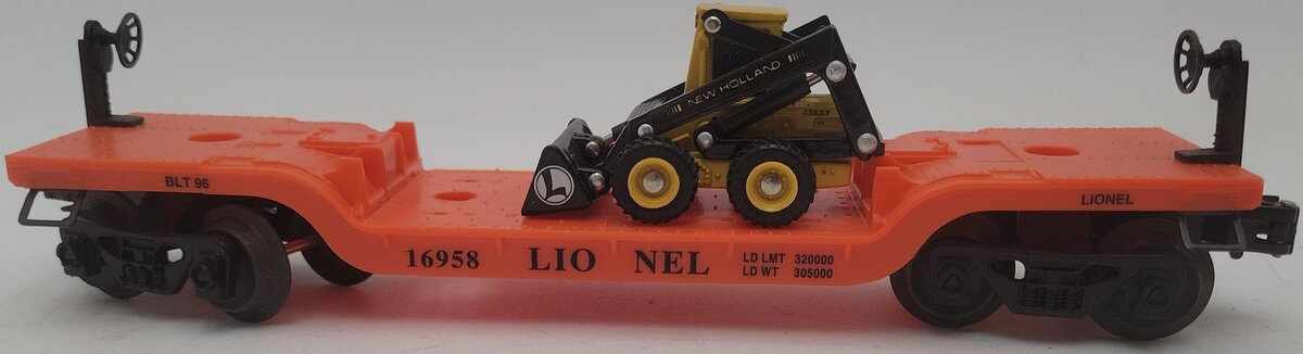 Lionel 6-16958 O Gauge Lionel Flatcar w/an Ertl New Holland Loader EX/Box