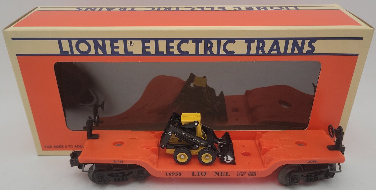 Lionel 6-16958 O Gauge Lionel Flatcar w/an Ertl New Holland Loader EX/Box