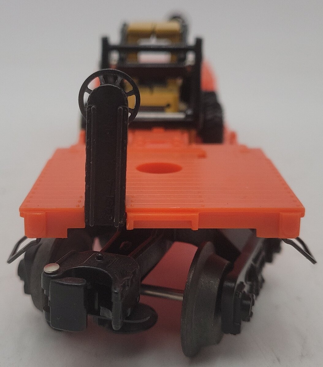 Lionel 6-16958 O Gauge Lionel Flatcar w/an Ertl New Holland Loader EX/Box