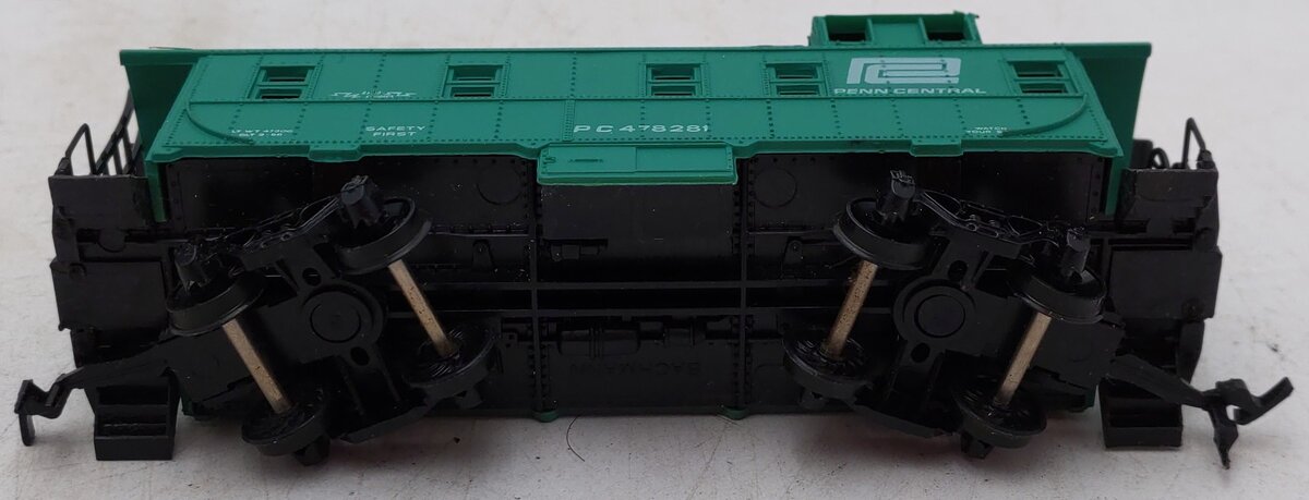 Bachmann 0981 HO Scale Penn Central Caboose #478281 EX/Box