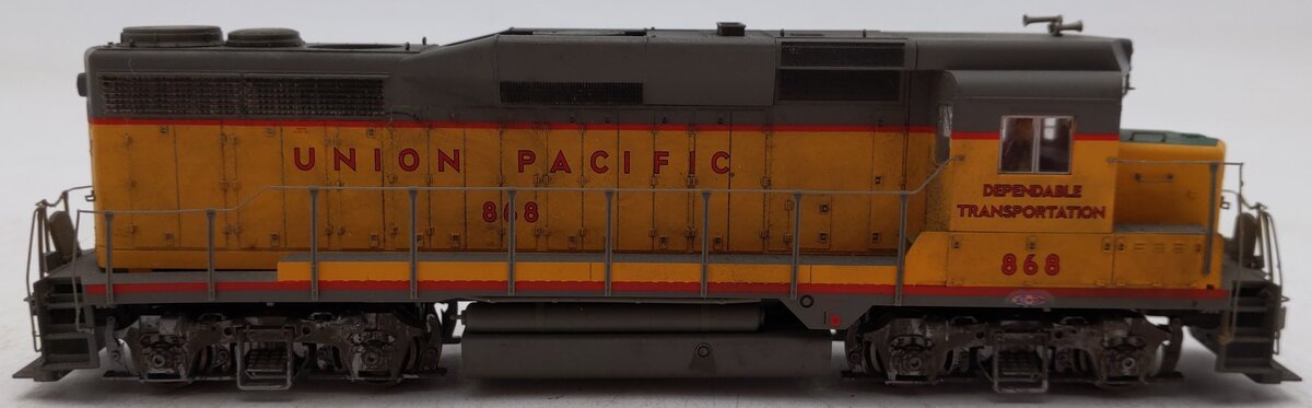 Proto 2000 23221 HO Scale Union Pacific Phase II GP30 Diesel Locomotive #868 VG