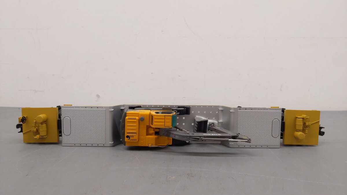 MTH 20-98501 O TTUX 75' Flatcar w/ Volvo Excavator #130725 EX/Box