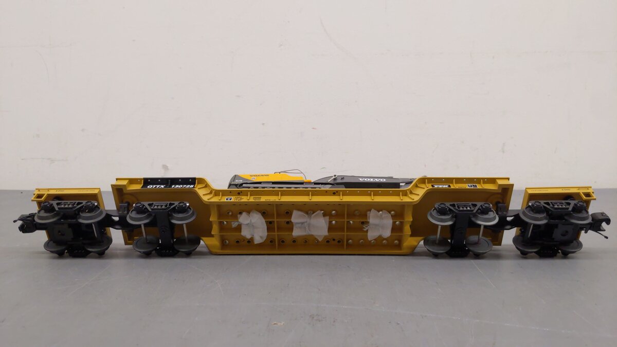MTH 20-98501 O TTUX 75' Flatcar w/ Volvo Excavator #130725 EX/Box