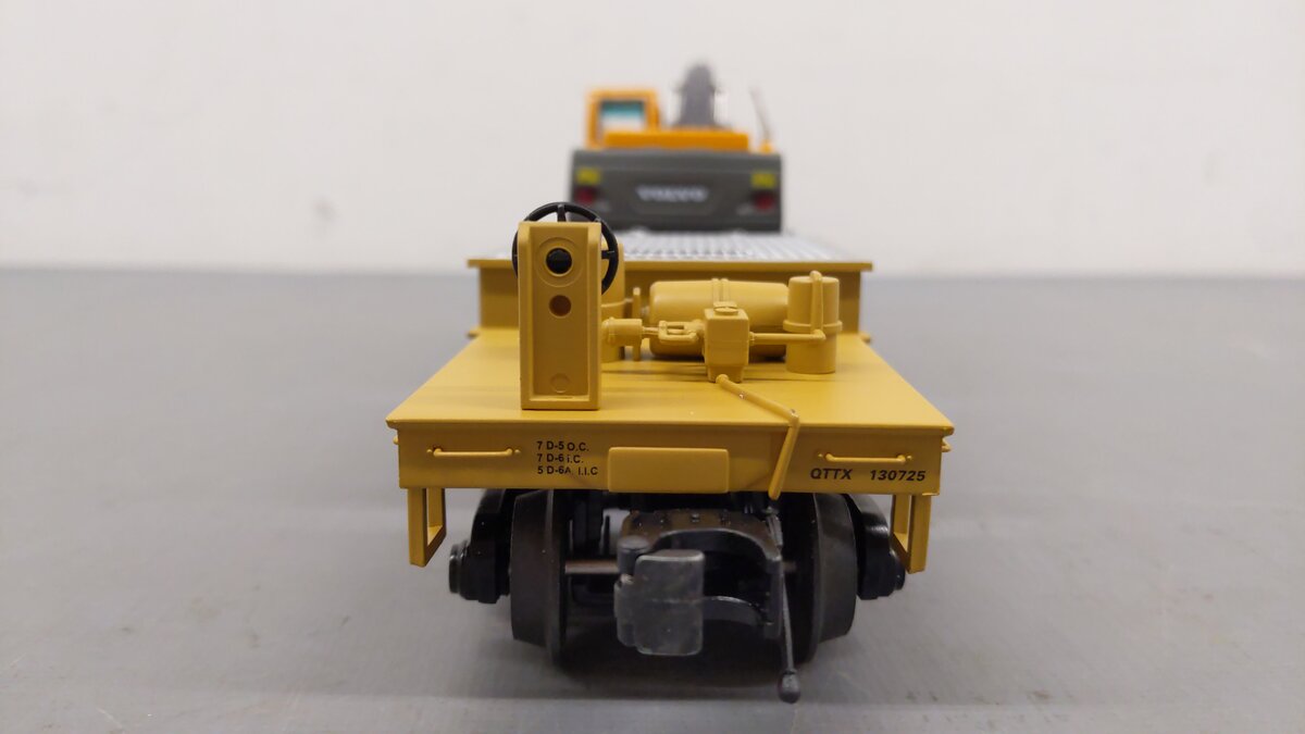MTH 20-98501 O TTUX 75' Flatcar w/ Volvo Excavator #130725 EX/Box