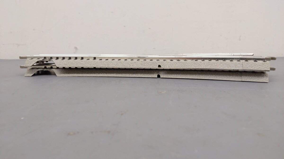 Lionel 6-81952 O-72 Right Hand Fastrack Remote/Command Switch Turnout [2] EX