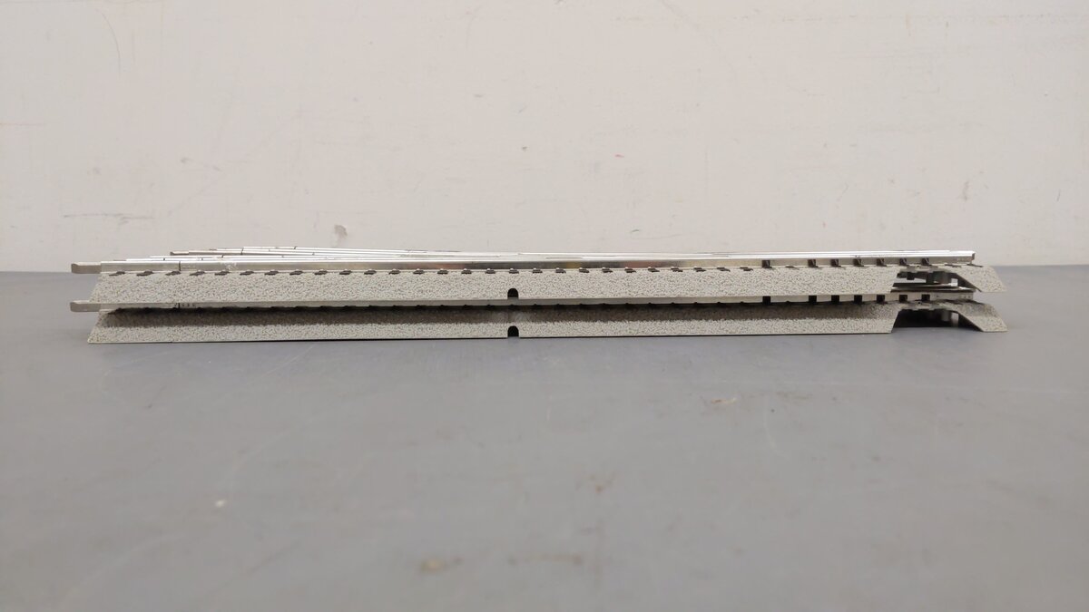 Lionel 6-81952 O-72 Right Hand Fastrack Remote/Command Switch Turnout [2] EX