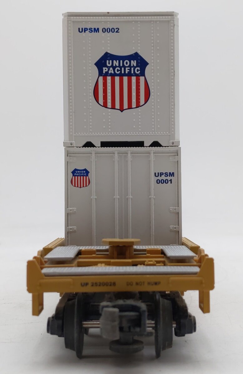 MTH 20-95007 O Gauge Union Pacific Husky Stack Car w/ Containers #2520028 EX/Box