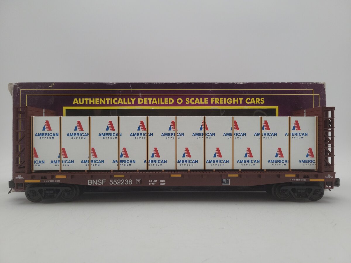 MTH 20-98659 BNSF Flat Car w/Bulkheads w/Covered Wood Load V2 EX/Box