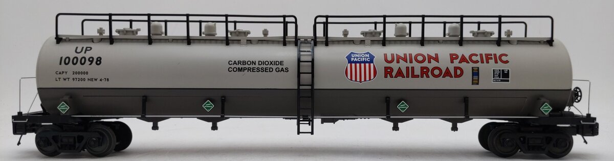 MTH 20-96205 O Gauge Union Pacific 20K Gallon 4-Compartment Tank Car #100098 LN/Box