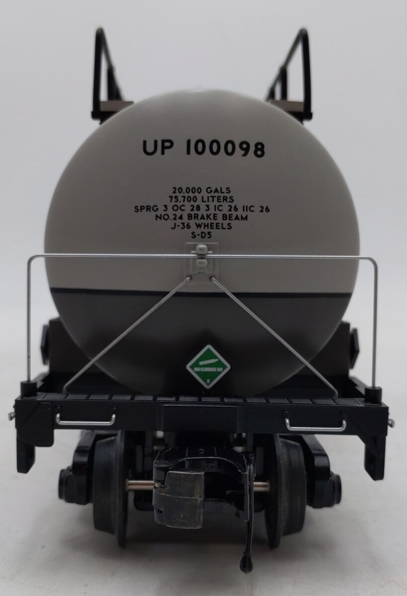 MTH 20-96205 O Gauge Union Pacific 20K Gallon 4-Compartment Tank Car #100098 LN/Box