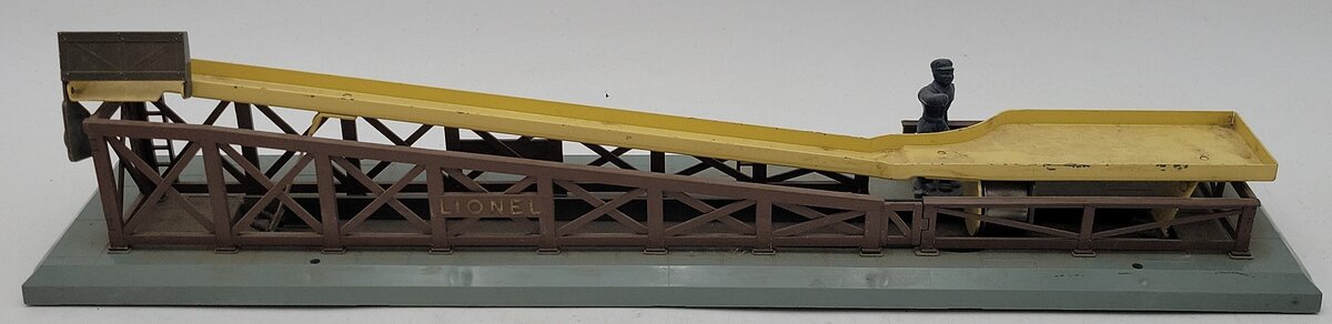Lionel 362 Vintage O Operating Barrel Loader Ramp VG/Box