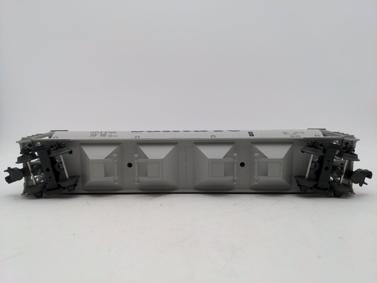 MTH 20-97421 O Gauge Santa Fe 4-Bay Cylindrical Hopper Car #301436 EX