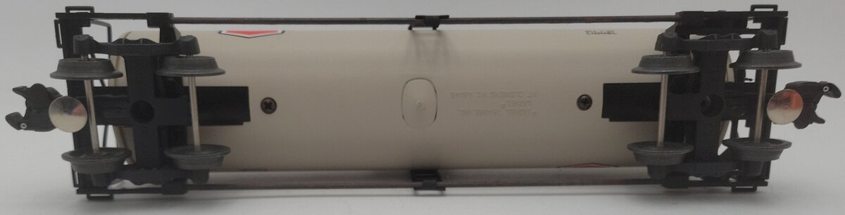 Lionel 6-17901 O Gauge Chevron Uni-body Tank Car/Box