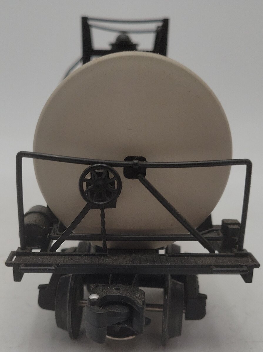 Lionel 6-17901 O Gauge Chevron Uni-body Tank Car/Box