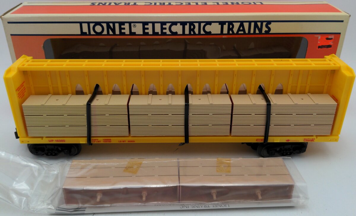 Lionel 6-16380 O Gauge Union Pacific Center I-Beam Flatcar with Wood Load EX/Box