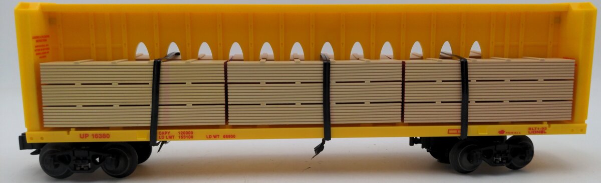 Lionel 6-16380 O Gauge Union Pacific Center I-Beam Flatcar with Wood Load EX/Box