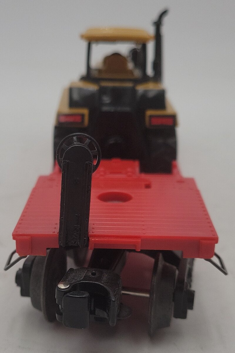 Lionel 6-16955 O Gauge Santa Fe Flatcar with Ertl Challenger EX/Box
