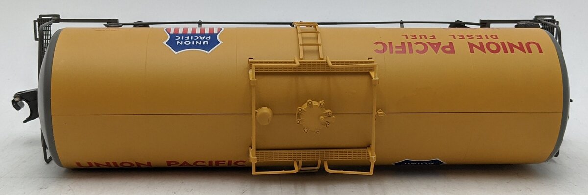 Weaver 0610 Union Pacific Tank Car LN/Box