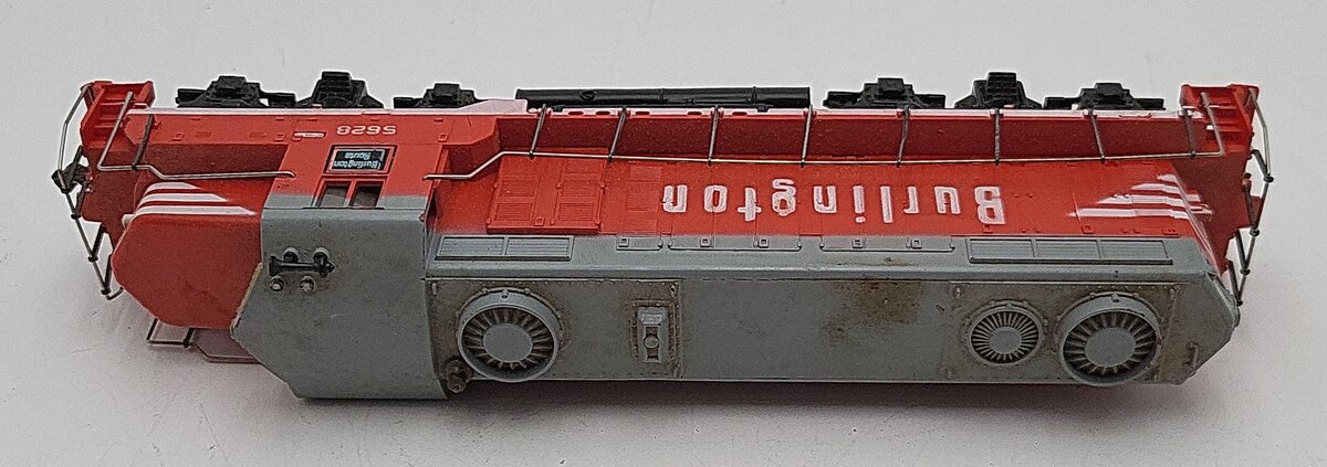 Tyco 228A HO Burlington GP-20 Diesel Locomotive #5628 VG