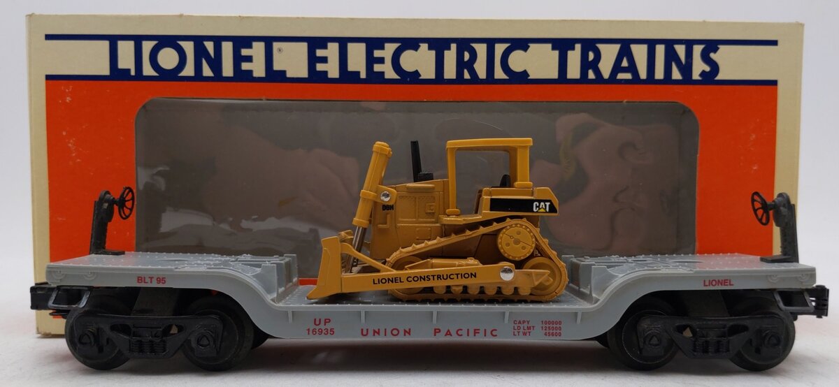Lionel 6-16935 O Gauge Union Pacific Flatcar with Ertl Bulldozer VG/Box