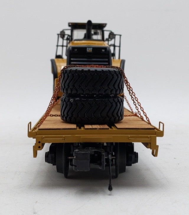 MTH 20-92140G O Gauge TTX 60' Flat Car w/ Chained Caterpillar 980K Wheel Loader LN/Box
