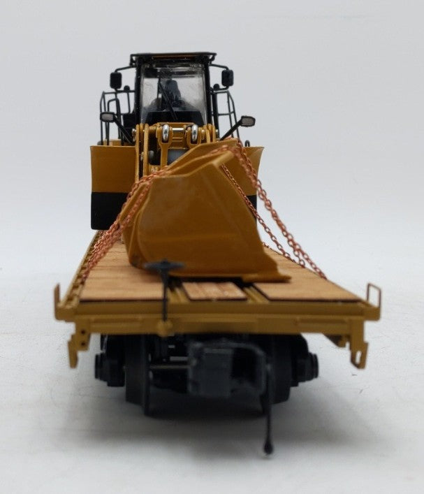 MTH 20-92140G O Gauge TTX 60' Flat Car w/ Chained Caterpillar 980K Wheel Loader LN/Box