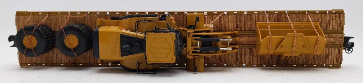 MTH 20-92140G O Gauge TTX 60' Flat Car w/ Chained Caterpillar 980K Wheel Loader LN/Box