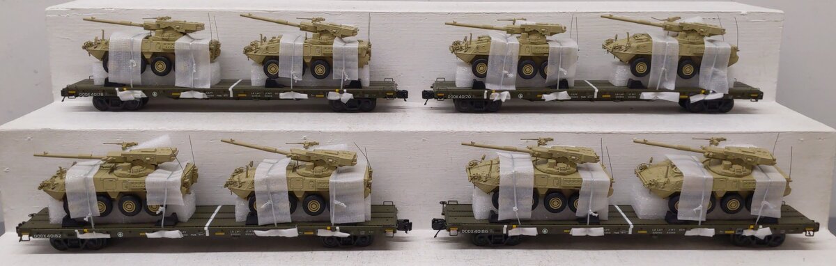 MTH 20-92276 O Gauge U.S. Army 4-Car 60' Flat Car Set w/(2) Stryker Vehicles LN/Box