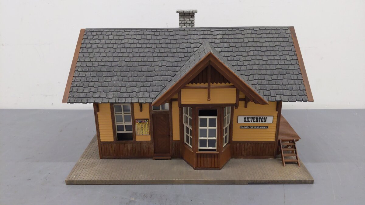 Pola 907 Silverton Railroad Station- Assembled EX