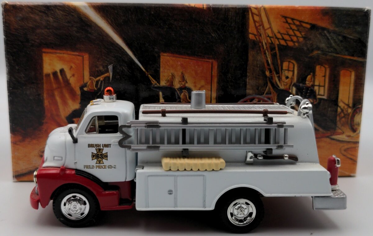 Matchbox YYM37631 1:43 Models of Yesteryear 1948 GMC C.O.E. Tanker/Pumper LN/Box