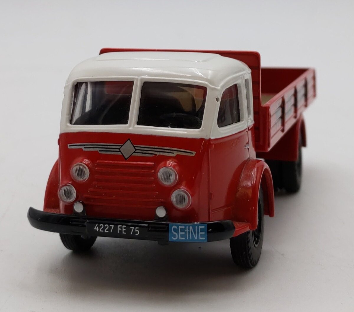 Corgi Model 1:50 Renault Faineant Delivery Truck NIB