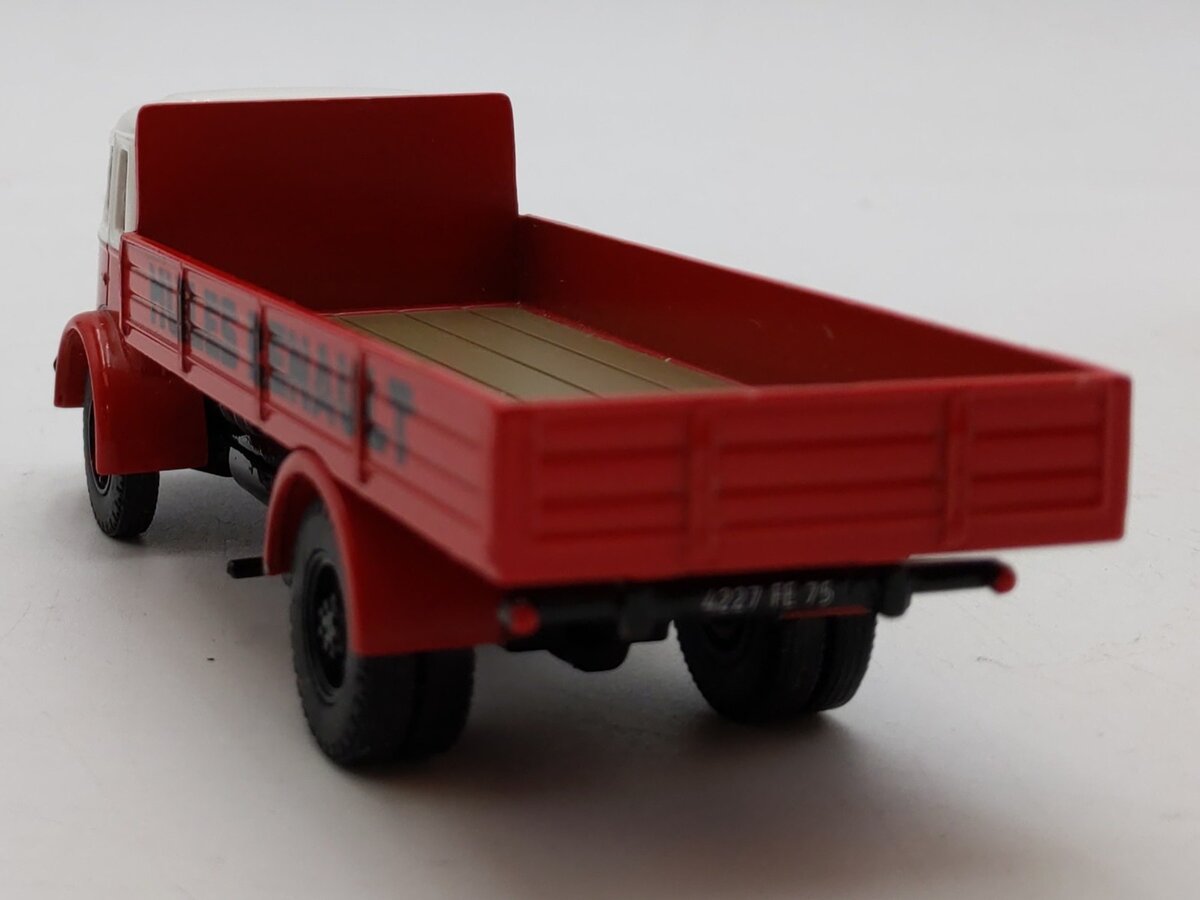 Corgi Model 1:50 Renault Faineant Delivery Truck NIB