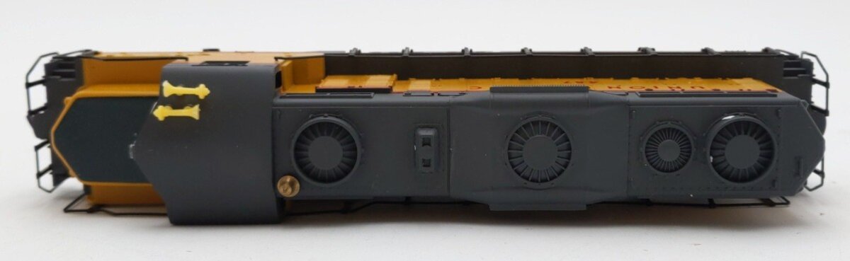 Mantua 414-003 HO Scale Union Pacific GP20 Diesel Locomotive #487 EX