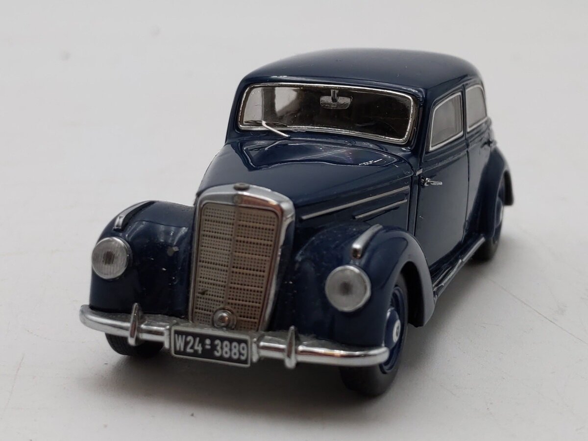 Minichamps 1:43 Scale Mercedes-Benz 220 (W187) EX